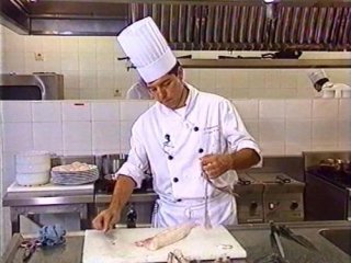 TRABAJADOR COCINERO 01